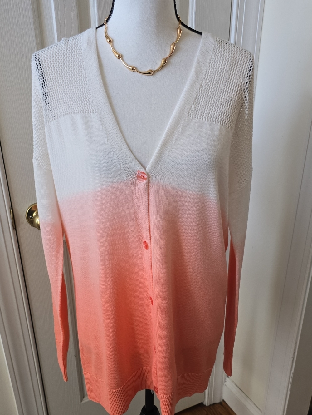NEW DIRECTIONS BRAND WOMEN'S PEACH & WHITE FRONT BUTTON CARDIGAN SWEATER SMALL